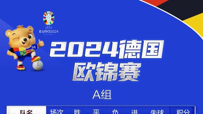 国足今日返程球迷在酒店等球员签名，张琳芃未吃早餐直接上了大巴